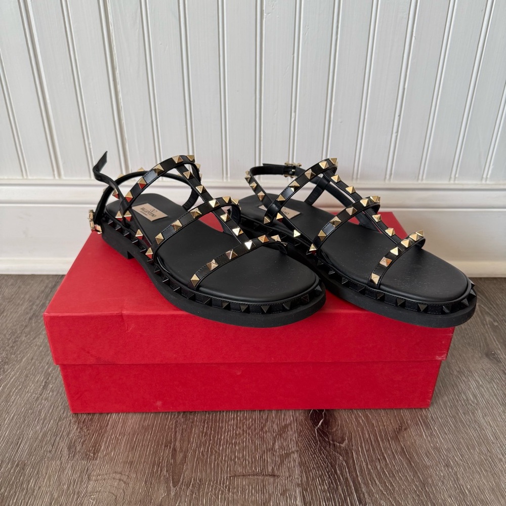 ❗️SOLD❗️Valentino Garavani Rockstud Leather Sandals Black - Picture 2 of 11